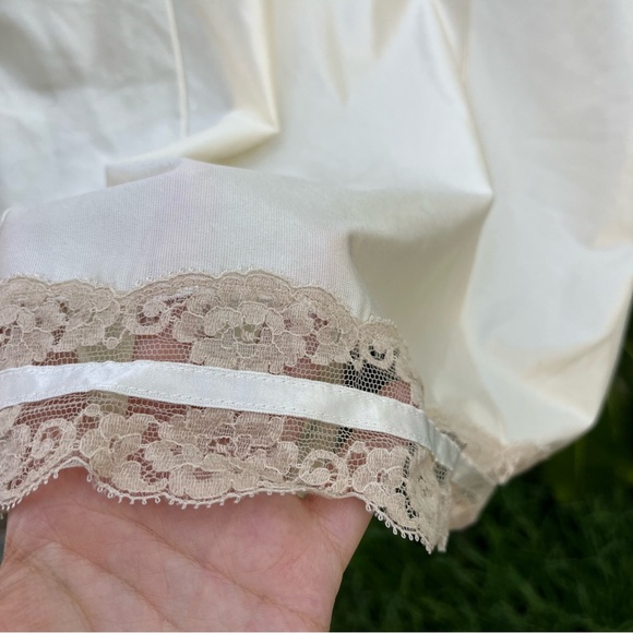 Vintage Vanity fair nude/ Cream lace slip dress! - Picture 3 of 6